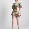 Camisas curtas com estampa tropical e laço