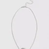 Colar com pendente em metal