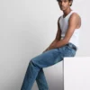 Jeans de cintura média e corte justo