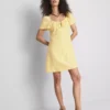 Mini-vestido com mangas curtas franzidas