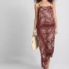 Vestido midi coluna com padrão paisley da Paula Echevarría