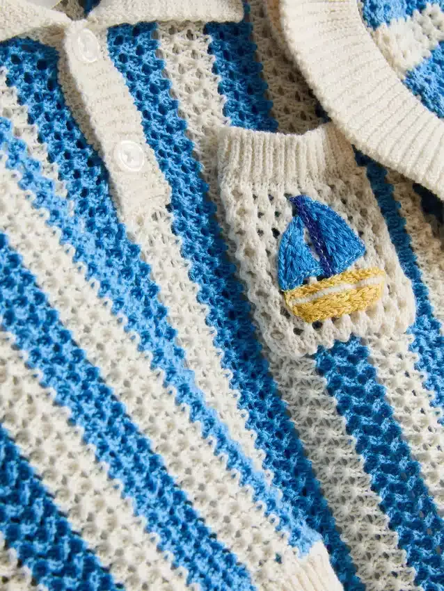 0-18 meses | Conjunto para recém-nascidos com polo às riscas, calções e chapéu