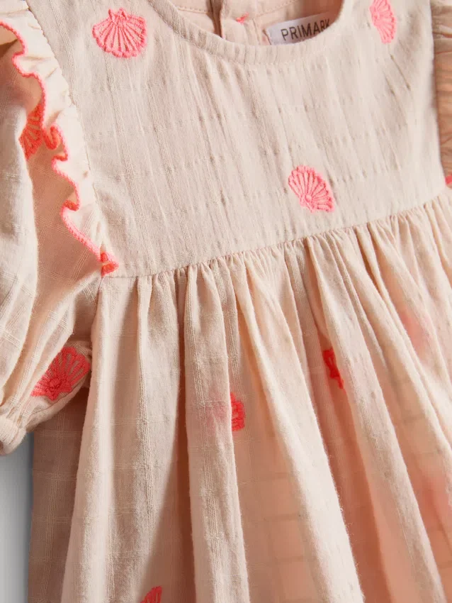 0-18 meses | Vestido tipo smock para recém-nascido com bordado de concha