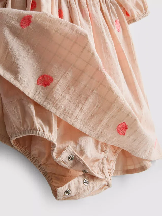 0-18 meses | Vestido tipo smock para recém-nascido com bordado de concha