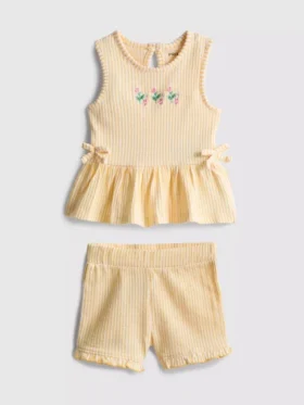 0-36 meses | Conjunto composto por blusa com bainha peplum bordada com motivos florais e calções
