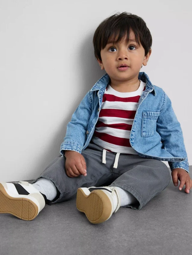 0-36 meses | Conjunto composto por t-shirt de manga comprida, calças e camisa de ganga