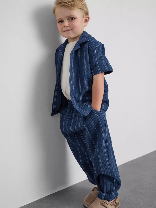 1,5-12 anos | Conjunto de camisas e calças com riscas texturadas em algodão da The Edit