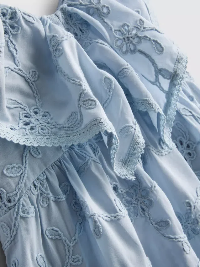 1,5-12 anos | vestido smock bordado com motivos florais da coleção «The Edit»
