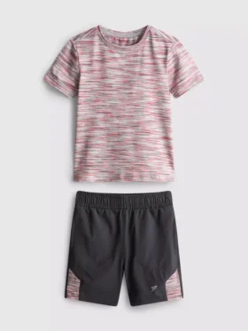 1,5-7 anos | t-shirt e calções desportivos