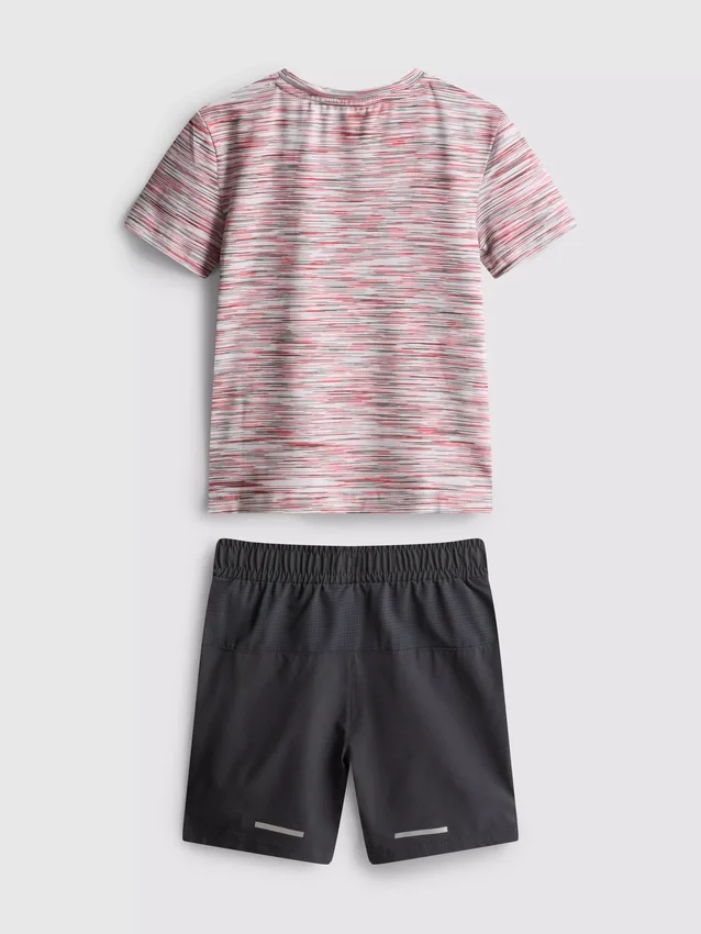 1,5-7 anos | t-shirt e calções desportivos