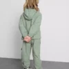 1,5-8 anos | Conjunto desportivo com camisola com capuz e fecho e calças de fato de treino de treino