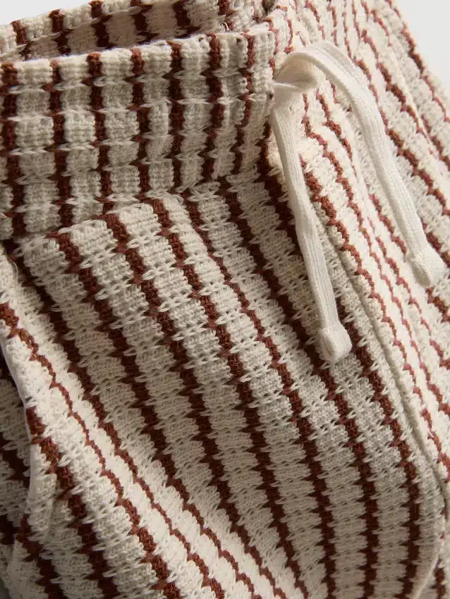 1,5-9 anos | Conjunto de camisola e calções de malha às riscas