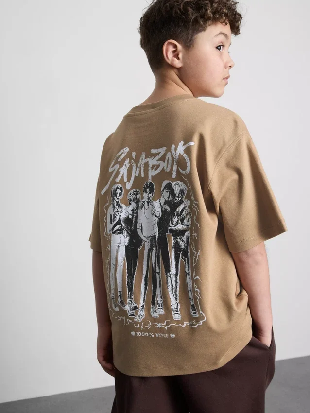 6-15 anos | Camisa com gráfico dos Meninos Saja da série «K-Pop Demon Hunters»