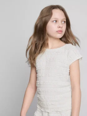 7-15 anos | blusa com mangas curtas franzidas e acabamento em renda