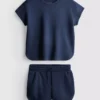 7-15 anos | Conjunto composto por t-shirt larga e calções de corrida