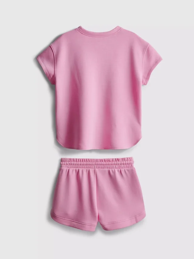 7-15 anos | Conjunto composto por t-shirt larga e calções de corrida