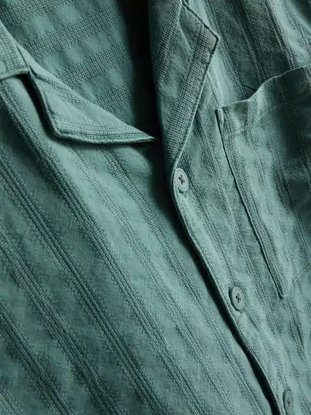 7-15 anos | Conjunto de camisa de manga curta com botões e calções em tecido texturado