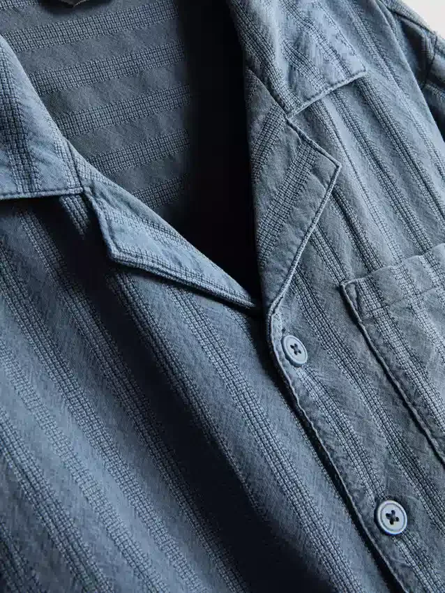 7-15 anos | Conjunto de camisa de manga curta com botões e calções em tecido texturado