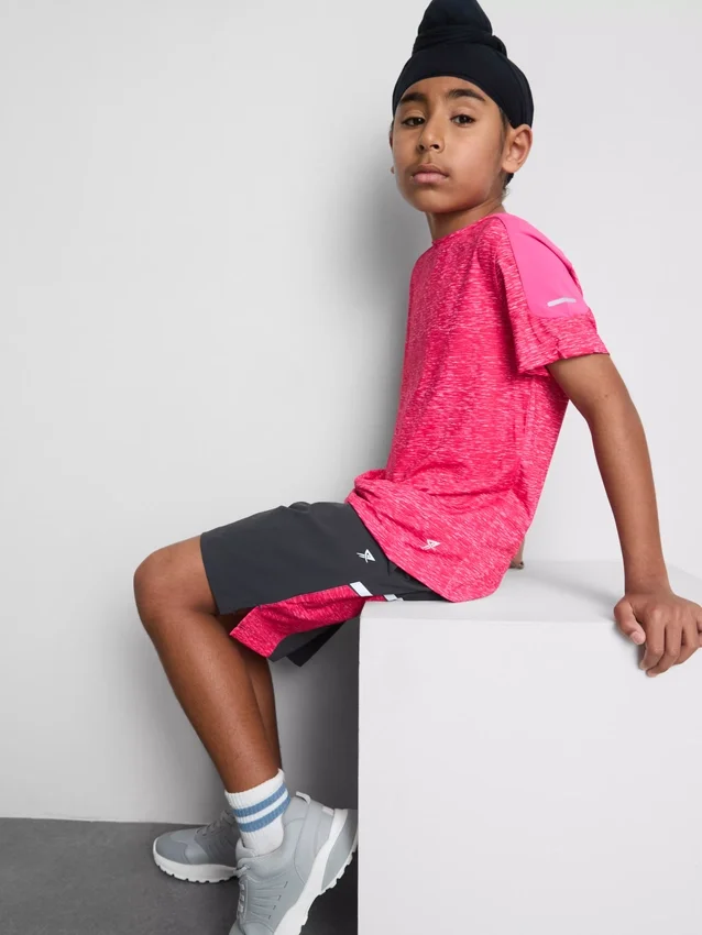 7-15 anos | Conjunto de t-shirt e calções desportivos