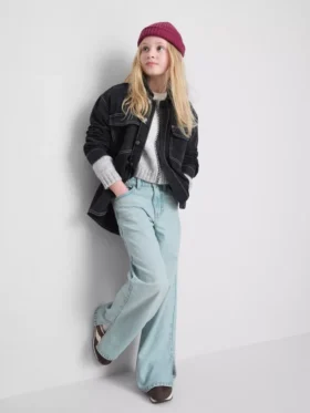 7-15 anos | Jeans de perna larga com fenda na bainha