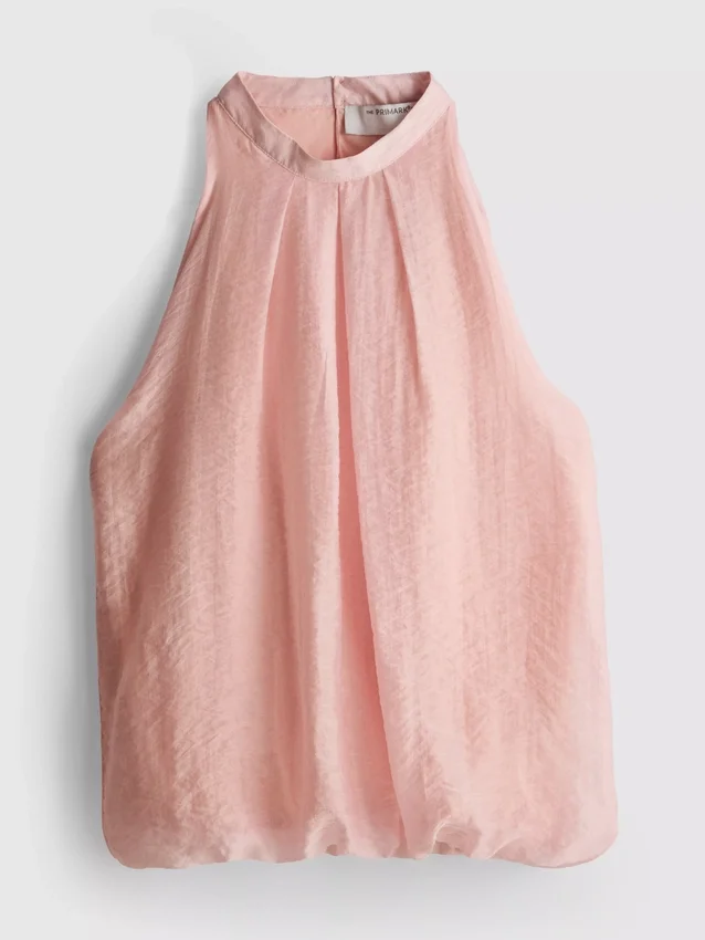 A blusa drapeada com decote halter e tecido respirável da The Edit