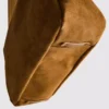 A bolsa de ombro dobrável em camurça da The Edit