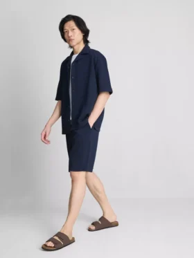 A camisa de manga curta com textura «The Edit»