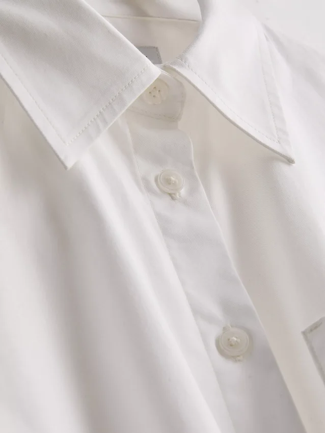 A camisa de popelina da coleção The Edit