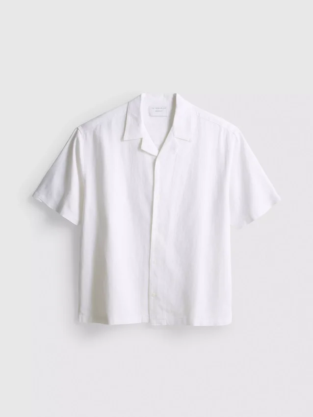 A camisa descontraída em mistura de linho da The Edit