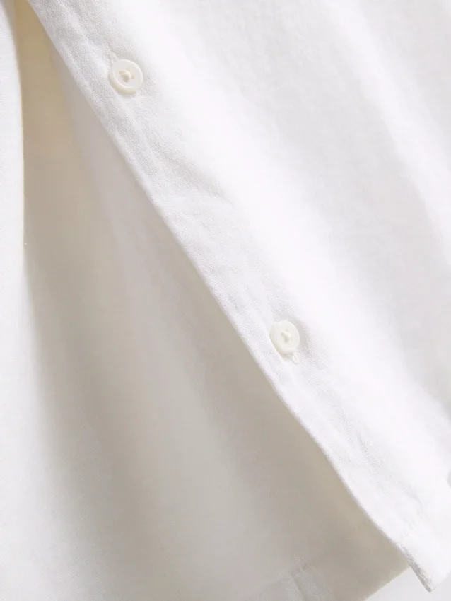 A camisa descontraída em mistura de linho da The Edit