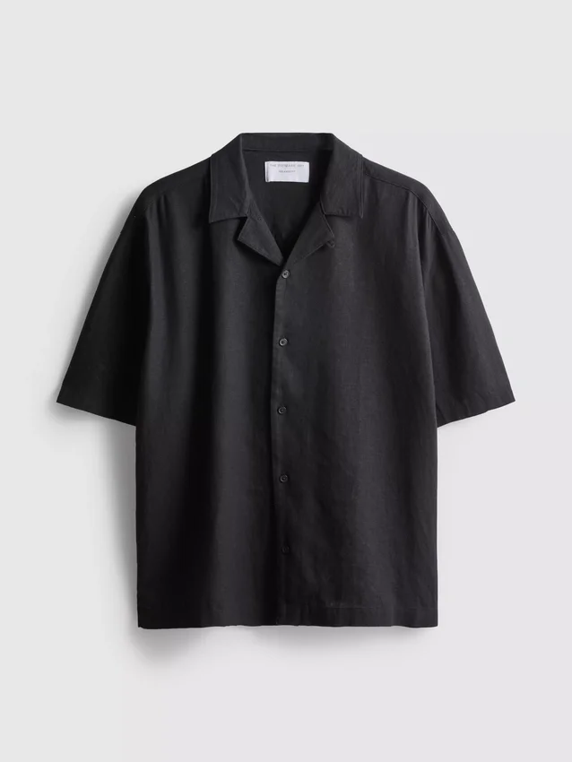 A camisa descontraída em mistura de linho da The Edit
