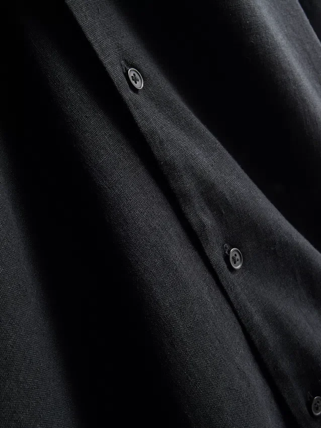 A camisa descontraída em mistura de linho da The Edit