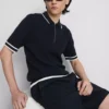 A camisa polo com fecho texturizada da The Edit