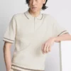 A camisa polo com fecho texturizada da The Edit