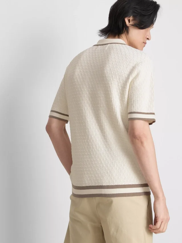 A camisa polo com fecho texturizada da The Edit