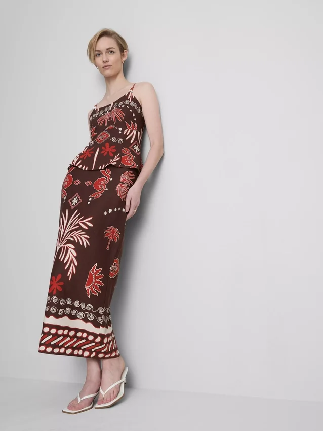 A saia midi estampada em mistura de linho da The Edit
