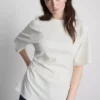 A t-shirt assimétrica com franzido da The Edit