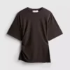 A t-shirt assimétrica com franzido da The Edit