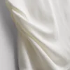 A t-shirt assimétrica com franzido da The Edit
