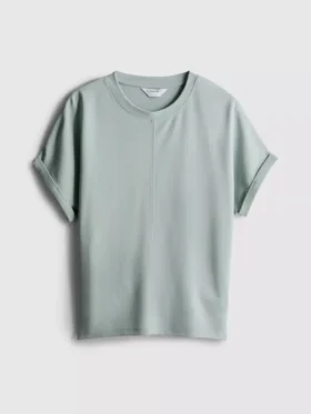 A t-shirt «The Edit» com detalhes nas costuras