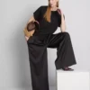 A t-shirt «The Edit» com detalhes nas costuras