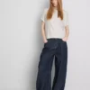 A t-shirt «The Edit» com detalhes nas costuras