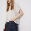 A t-shirt «The Edit» com detalhes nas costuras