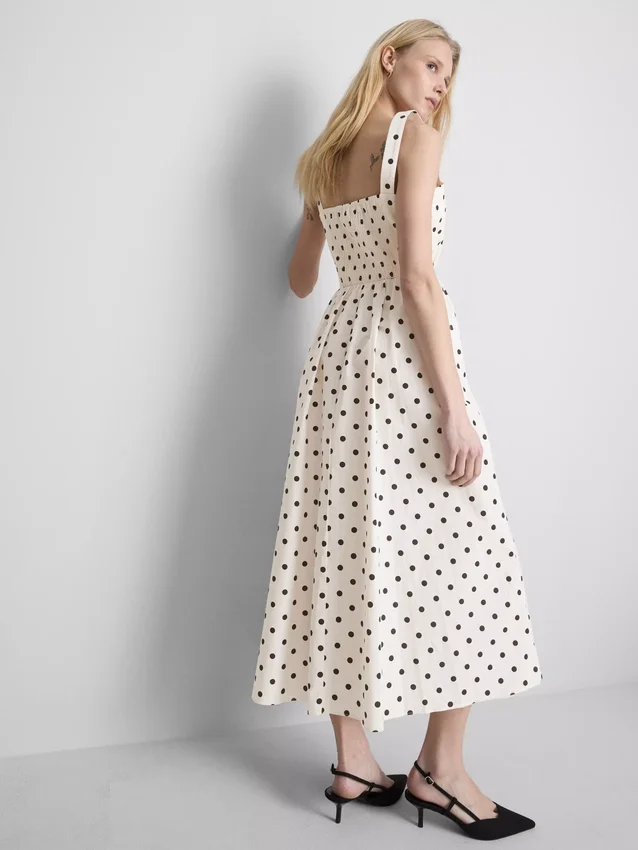 Achado fantástico | vestido midi com espartilho e decote quadrado