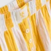 Adoro relaxar com estes calções de pijama às riscas com folhos