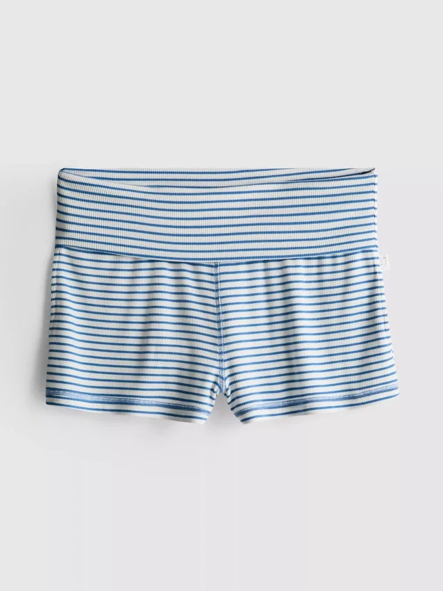 Adoro relaxar com estes calções de pijama às riscas com nervuras