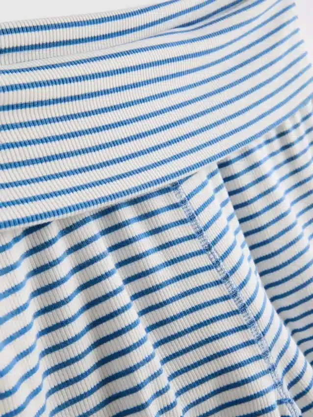 Adoro relaxar com estes calções de pijama às riscas com nervuras