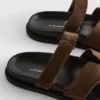 As sandálias com fecho de velcro da coleção «The Edit»