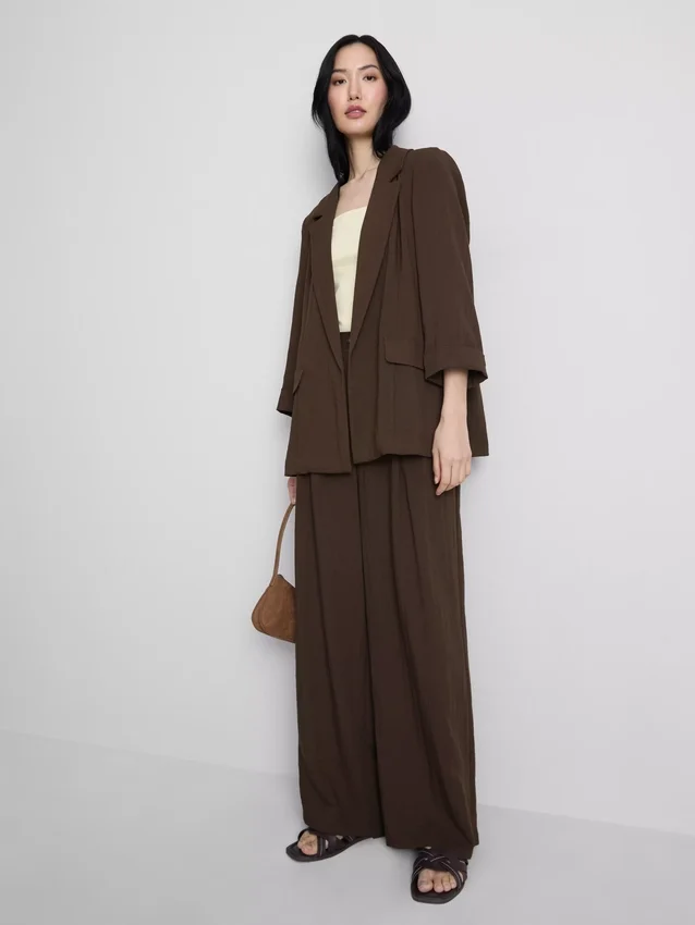 Blazer texturado com lapelas recortadas