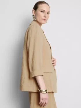 Blazer texturado com lapelas recortadas